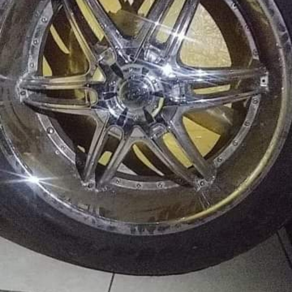 VCT 22" RIMS W/TIRES - Picture 5 of 5